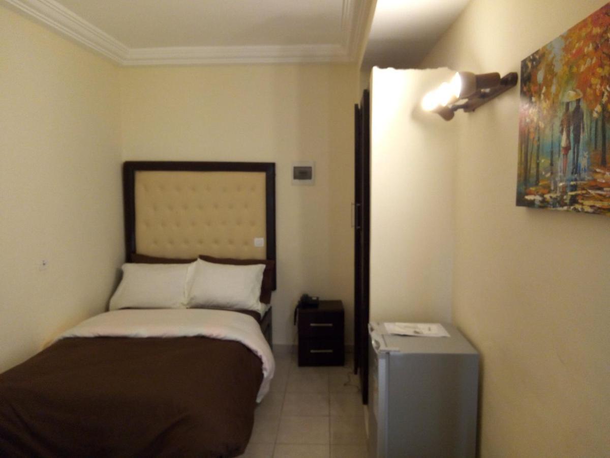 Hotel Saphir Abidjan Luaran gambar