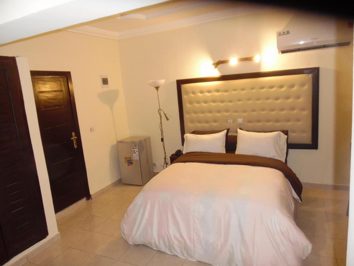 Hotel Saphir Abidjan Luaran gambar
