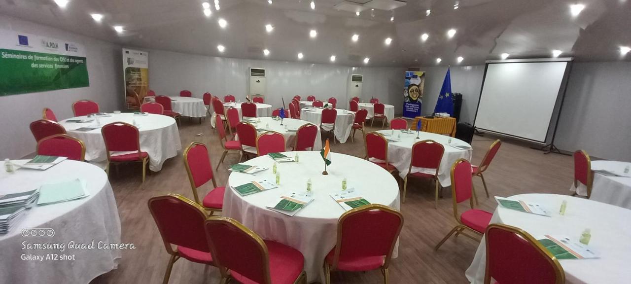Hotel Saphir Abidjan Luaran gambar