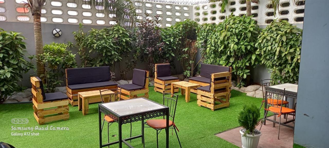 Hotel Saphir Abidjan Luaran gambar