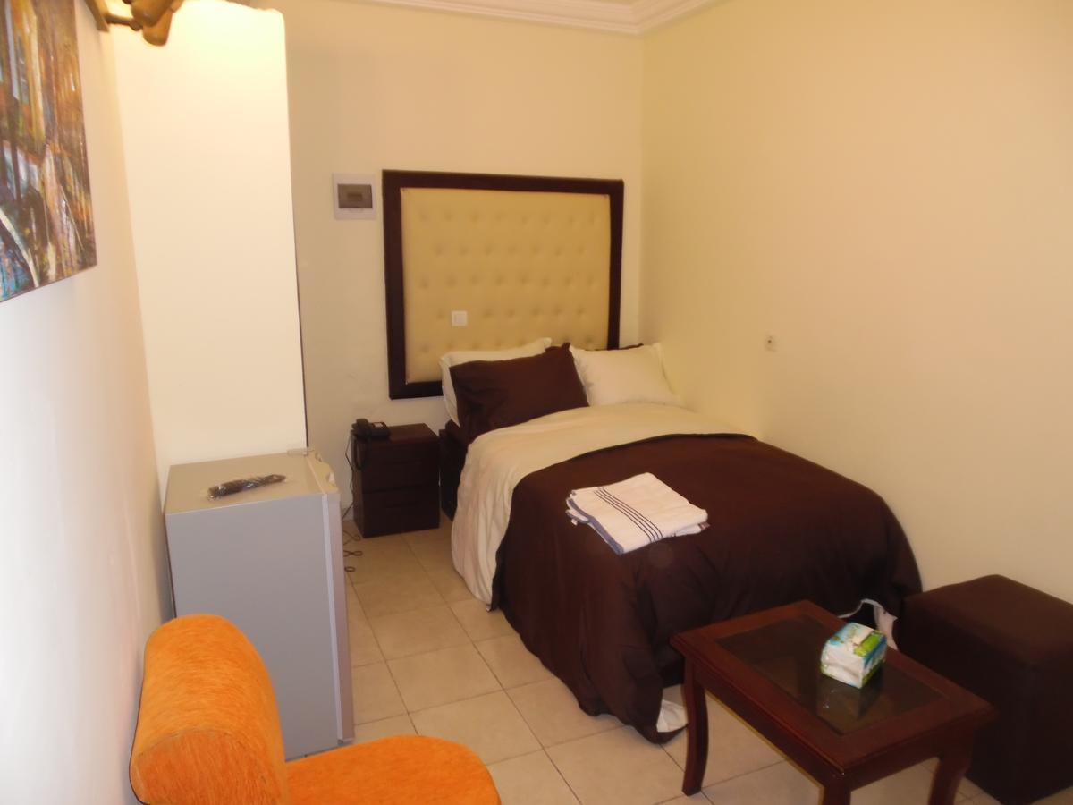Hotel Saphir Abidjan Luaran gambar