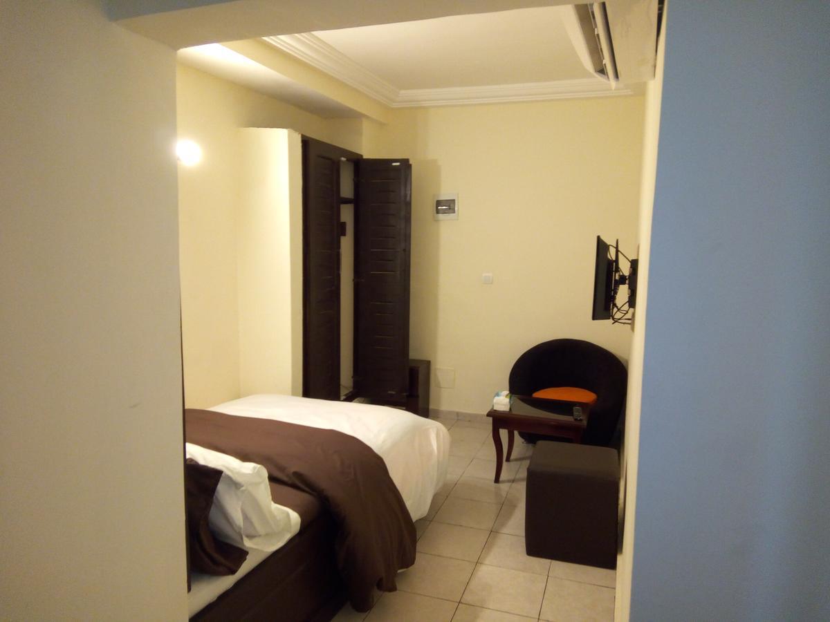 Hotel Saphir Abidjan Luaran gambar