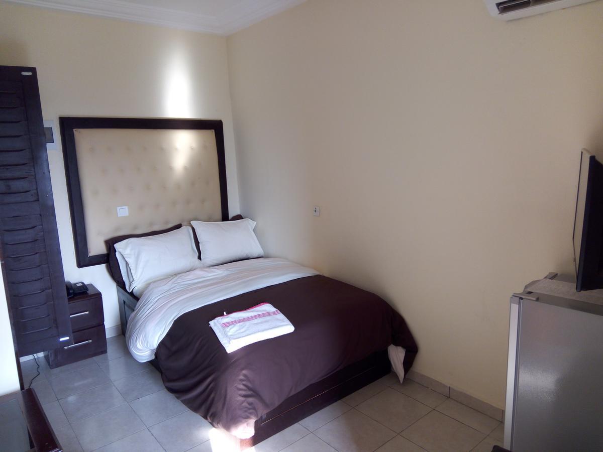 Hotel Saphir Abidjan Luaran gambar